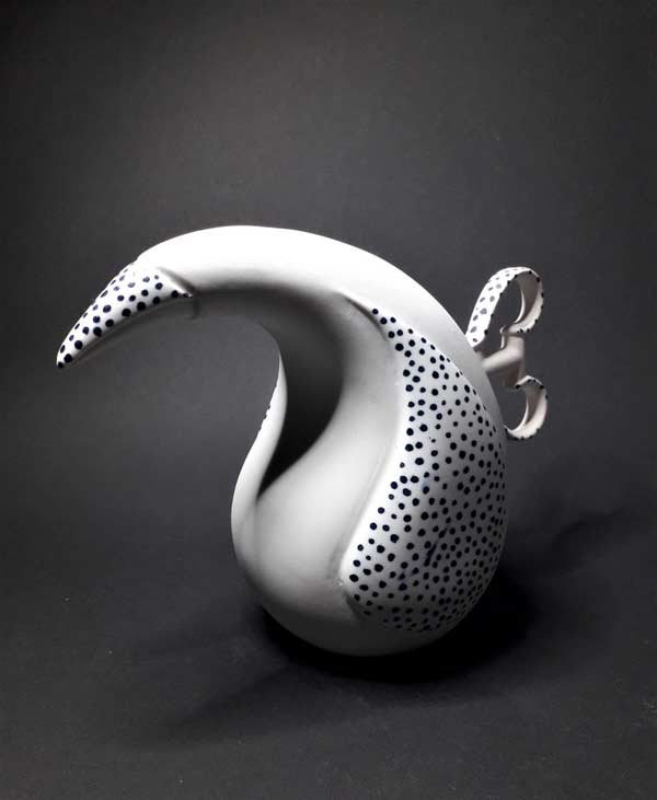 Rzeźba ceramiczna wykonana przez Wandę Wolf
