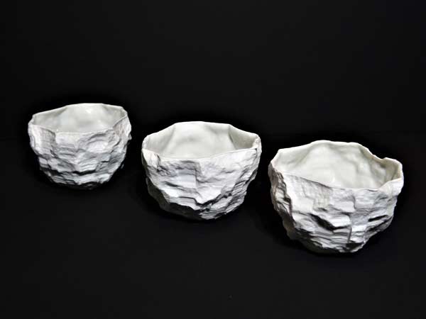 Artystyczne miseczki ceramiczne wykonane przez Wandę Wolf